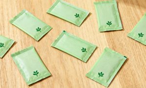 Khăn lau tay công nghiệp và khăn giấy ướt trẻ em khác biệt về tiêu chuẩn sản xuất và chứng nhận an toàn