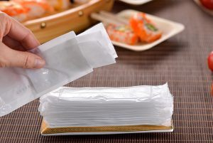 Giải pháp khăn giấy ướt đóng gói riêng lẻ đáp ứng tiêu chuẩn GB/T 27728 cho ngành dịch vụ khách sạn